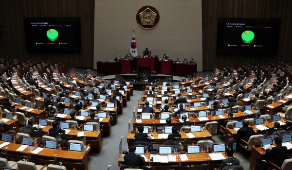 28일 오후 서울 여의도 국회에서 열린 '제401회 국회(임시회) 제4차 본회의'에서 한국가스공사법 일부개정법률안이 가결되고 있다. 2022.12.28. / 사진=뉴시스